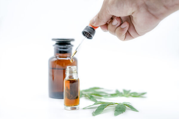Cannabis Oil: Uses, Benefits, and Applications 2025